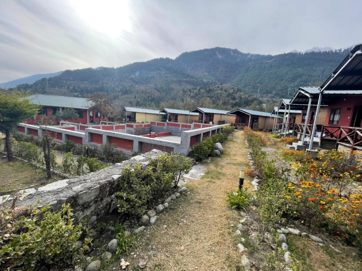 Flora Hills View Hotel Manāli Buitenkant foto