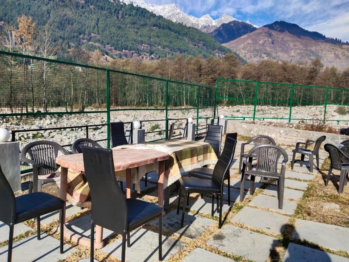 Flora Hills View Hotel Manāli Buitenkant foto