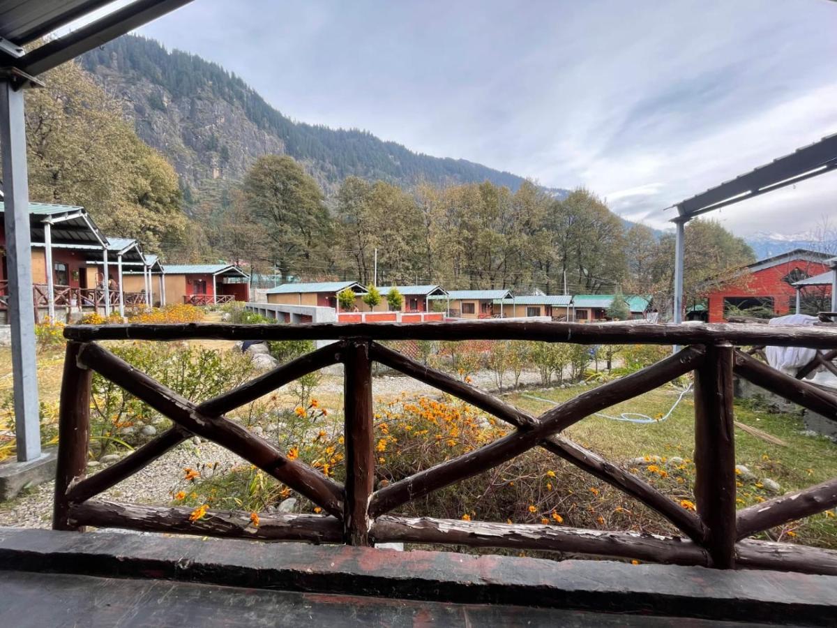 Flora Hills View Hotel Manāli Buitenkant foto