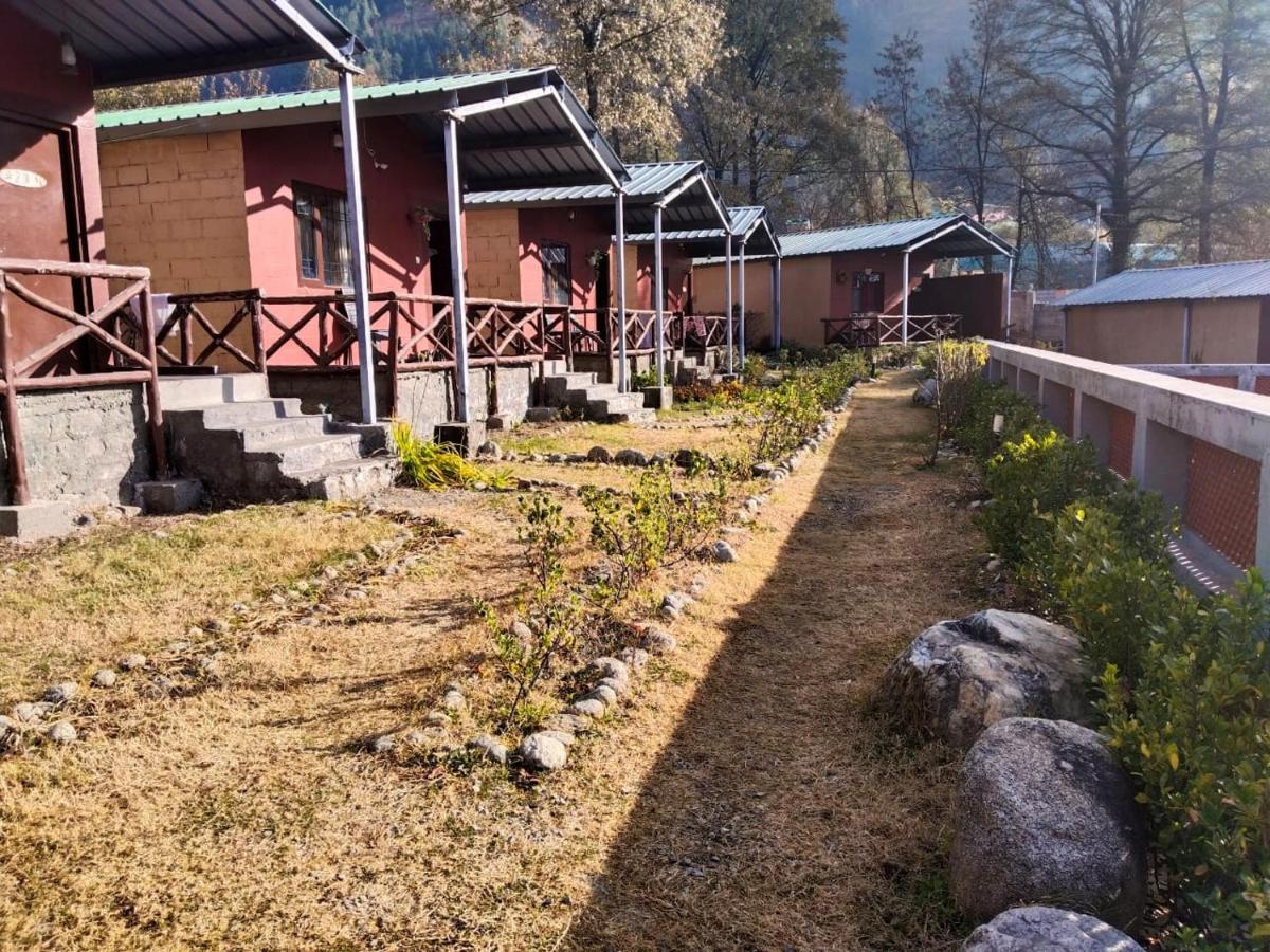 Flora Hills View Hotel Manāli Buitenkant foto