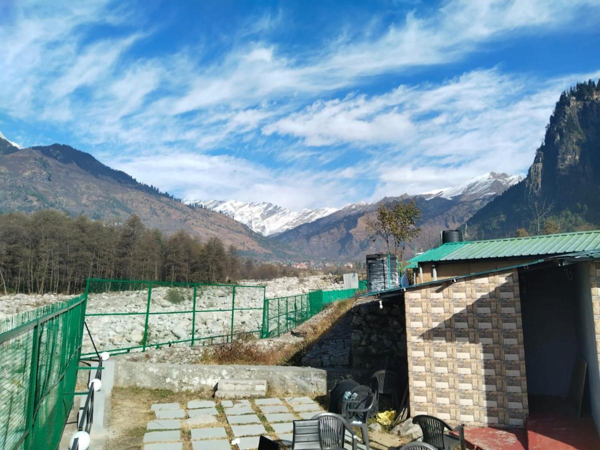 Flora Hills View Hotel Manāli Buitenkant foto